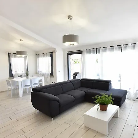 Vilumani House Villa Pula